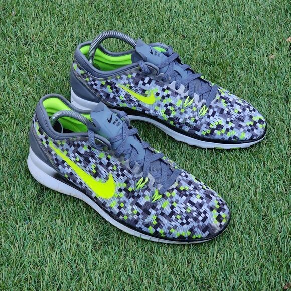 NIKE FREE TR 5.0 - Women's Athletic Shoes - SIZE 7.5 - Picture 1 of 9